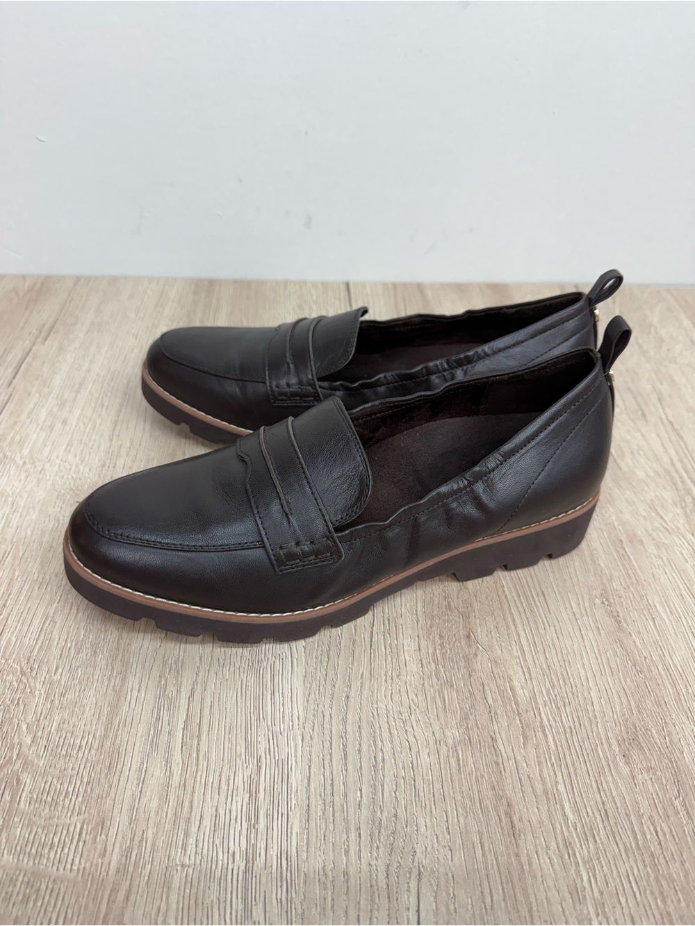 NEW Vionic Cynthia II Brown Leather Classic Penny Loafers Slip-On Lug Sole Sz 10